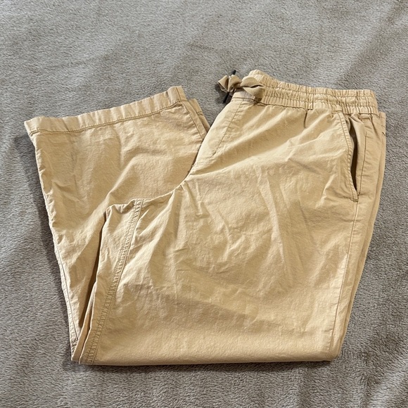 L.L. Bean Woman’s Pull on Ripstop Drawstring Khaki Ankle Pants - Picture 2 of 11